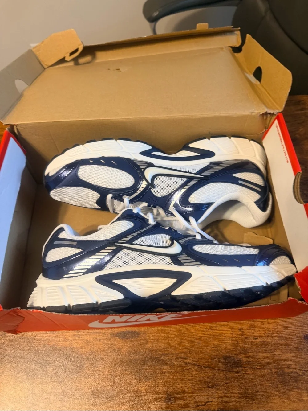 Nike Men’s V5 RNR Athletic Shoes - White & Navy 12M